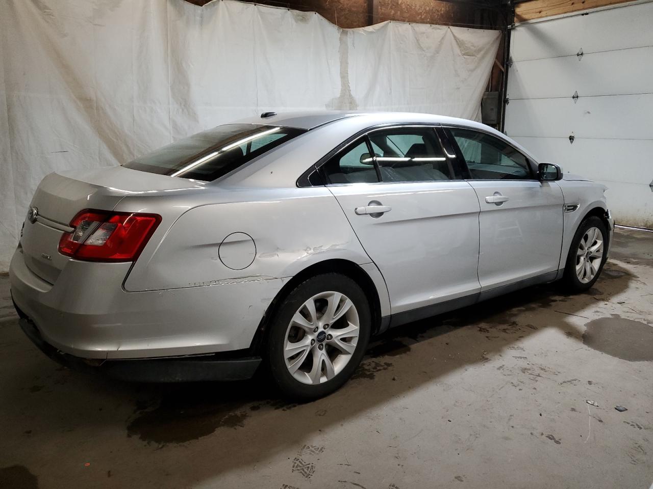2011 Ford Taurus - Image 3
