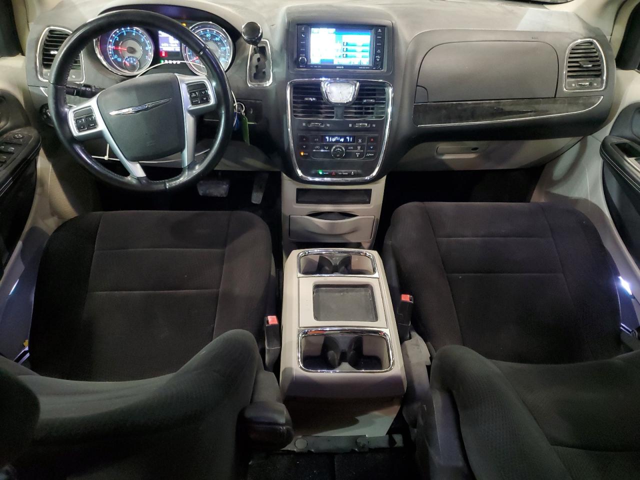 2011 Chrysler Town & Country - Image 8