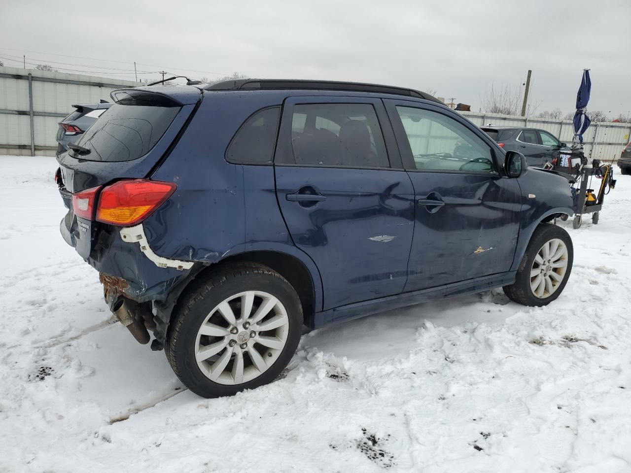 2011 Mitsubishi Outlander - Image 3
