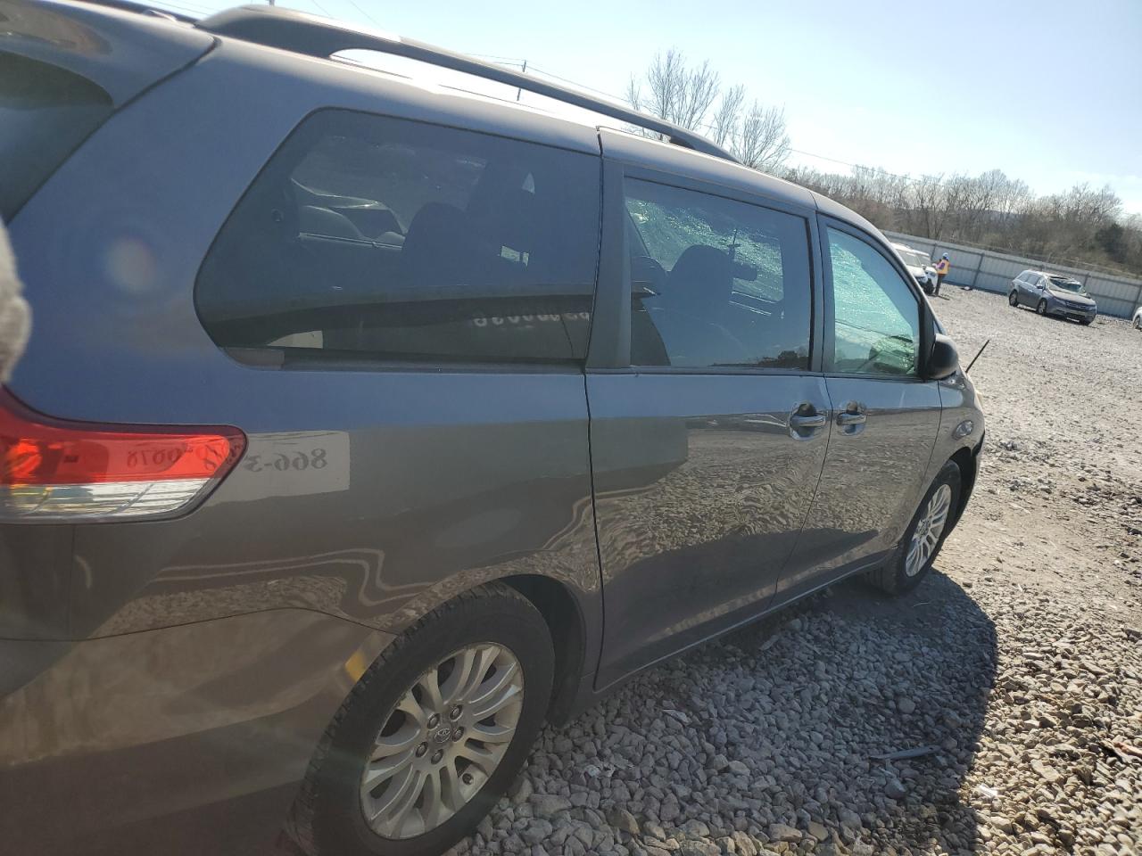 2011 Toyota Sienna - Image 3