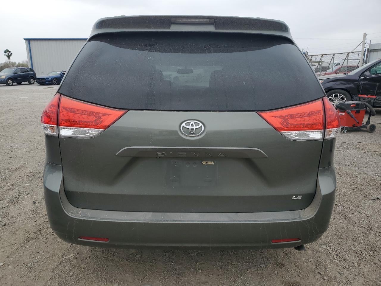 2011 Toyota Sienna - Image 6
