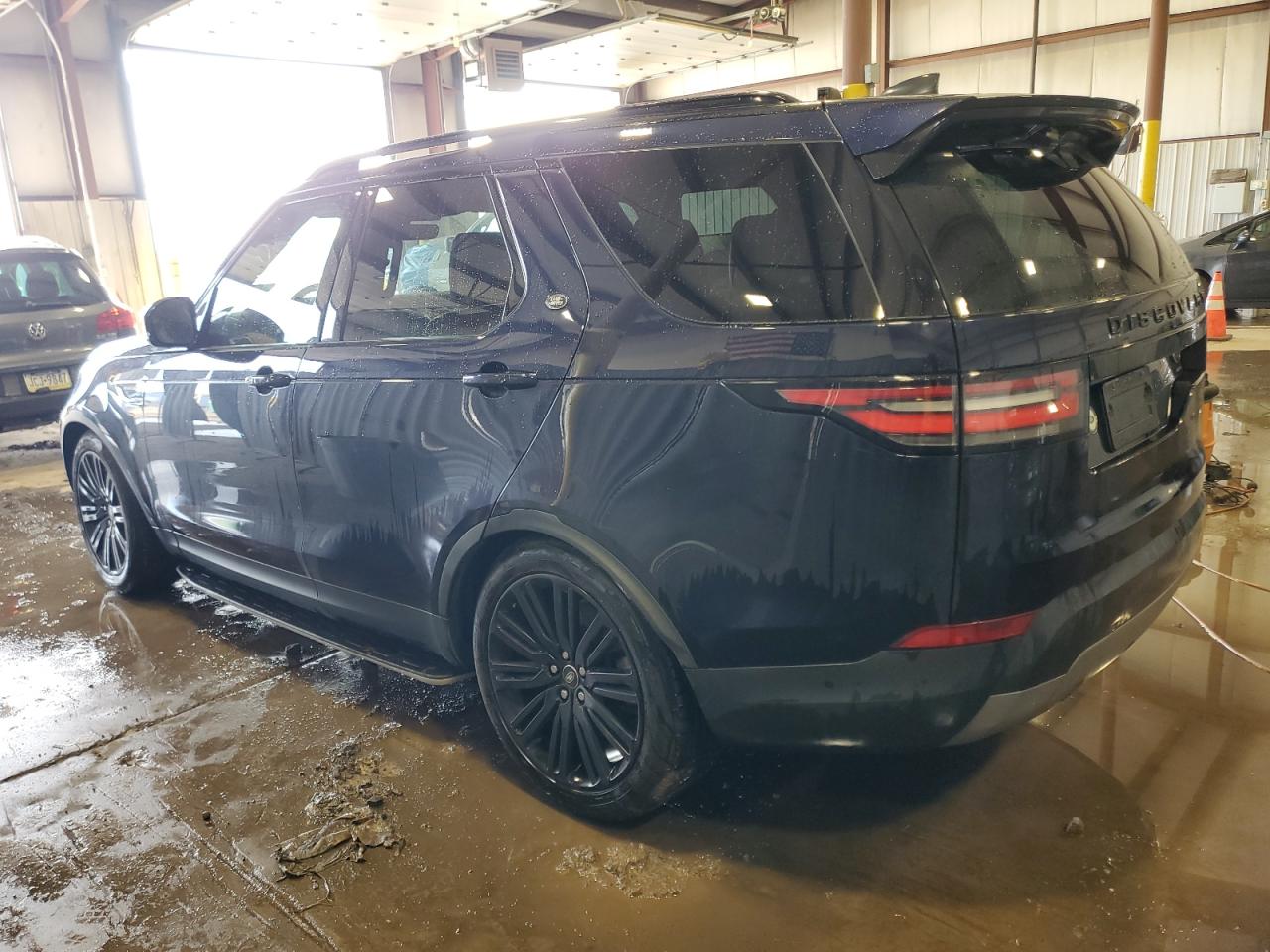 2019 Land Rover Discovery - Image 2