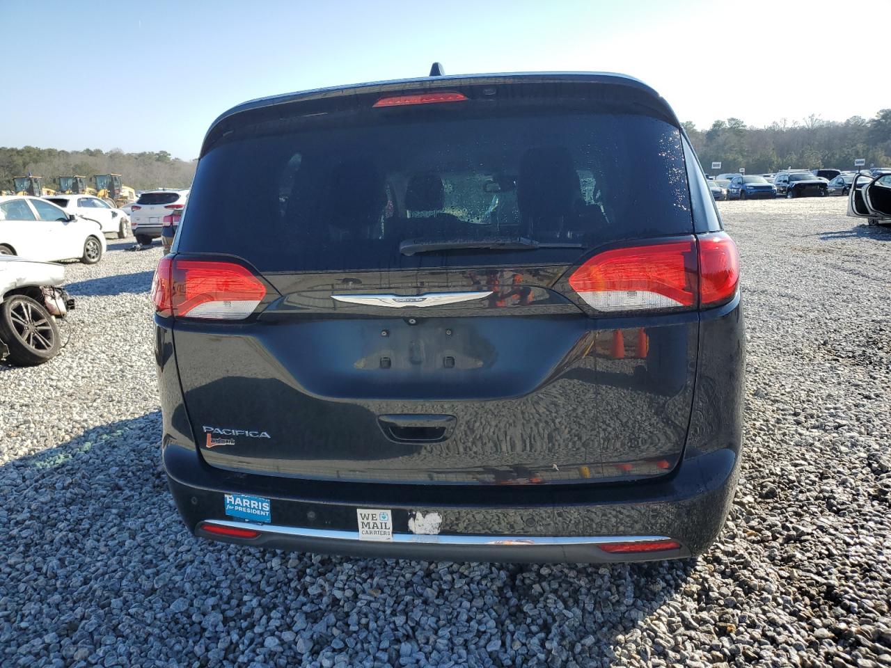 2017 Chrysler Pacifica - Image 6
