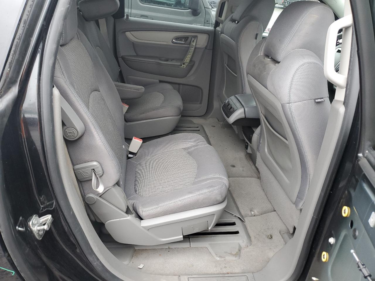 2015 Chevrolet Traverse - Image 11
