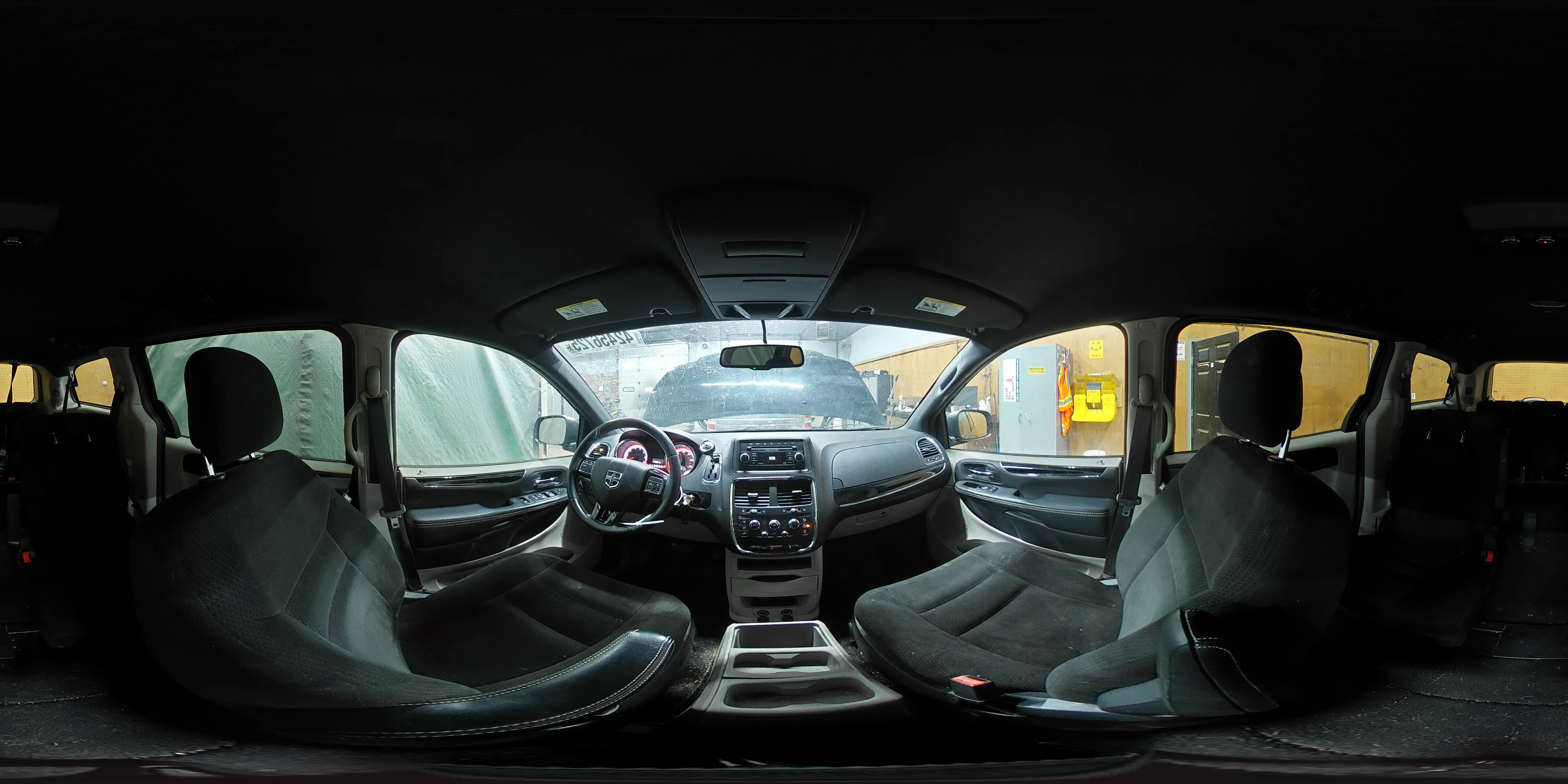 2015 Dodge Caravan - Image 16