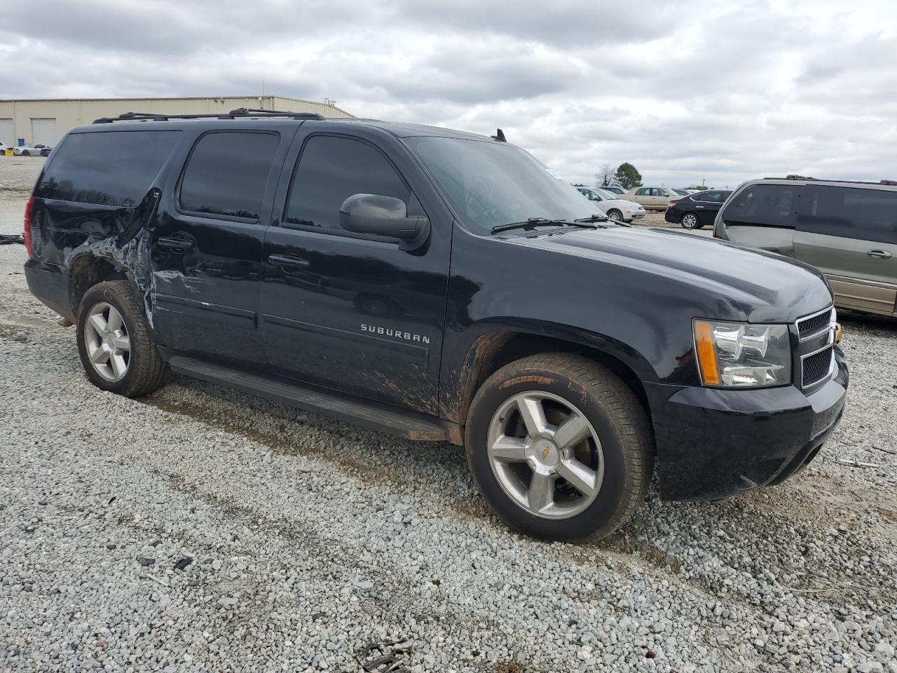 2013 Chevrolet Suburban - Image 4