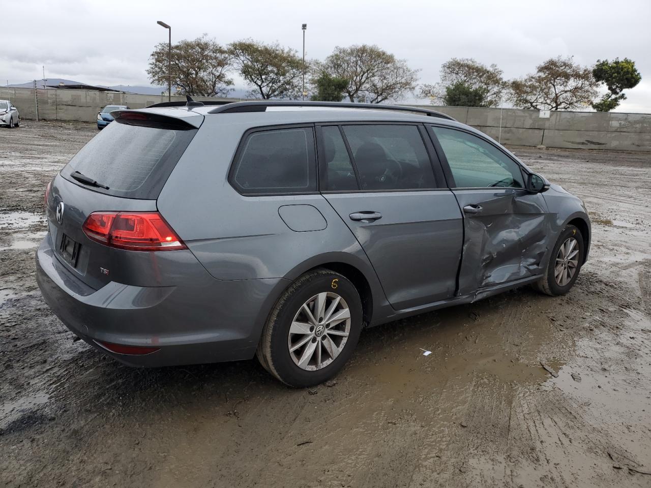 2017 Volkswagen Golf - Image 3