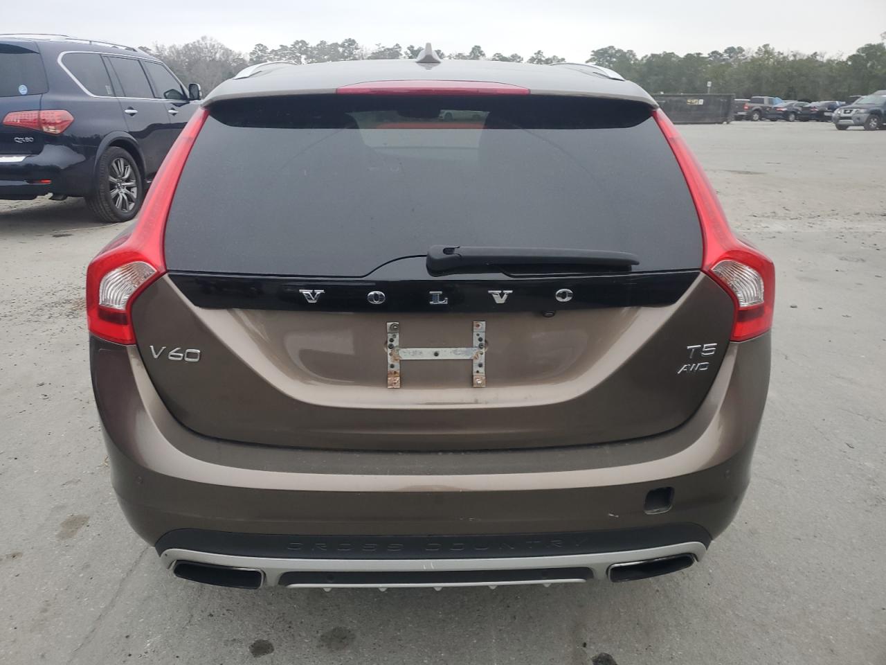 2016 Volvo V60 - Image 6