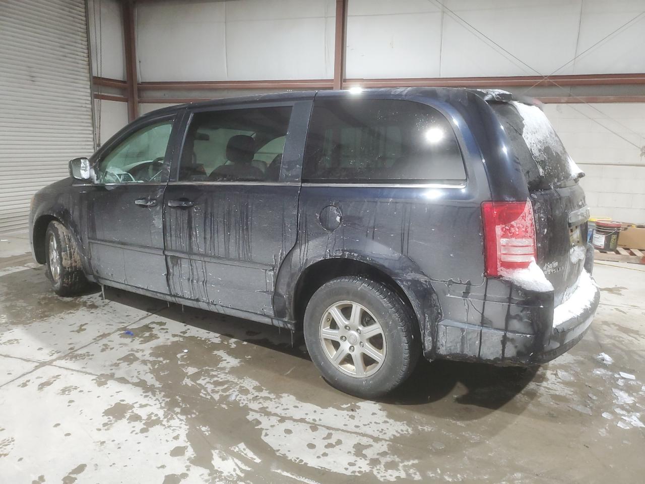 2010 Chrysler Town & Country - Image 2