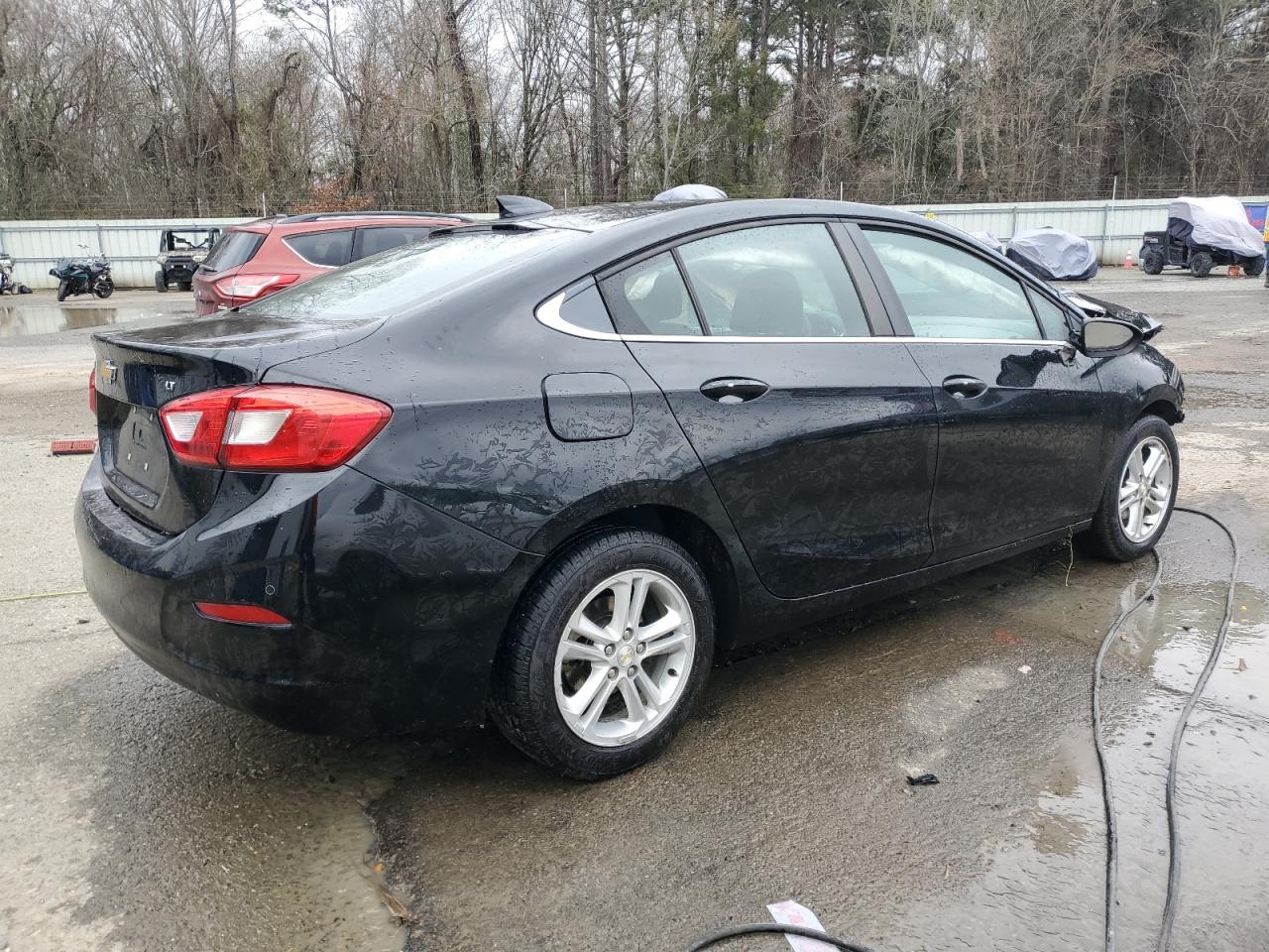 2018 Chevrolet Cruze - Image 3