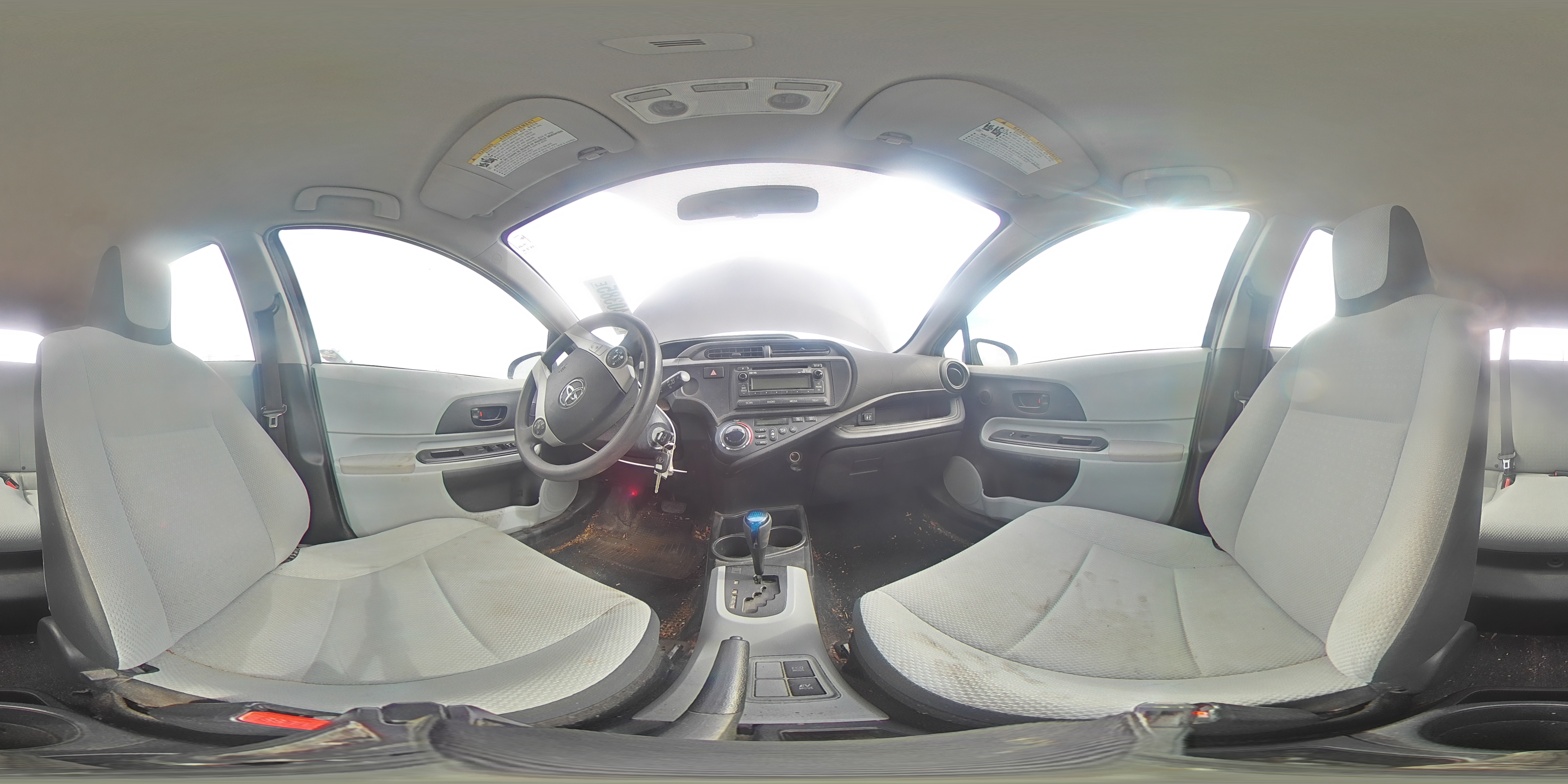 2013 Toyota Prius - Image 13