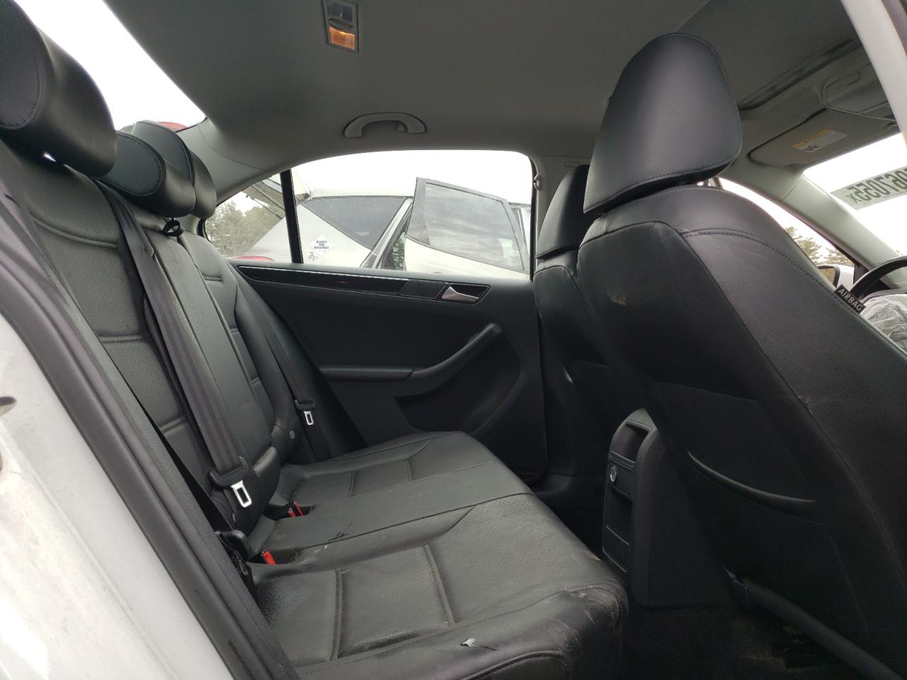 2017 Volkswagen Jetta - Image 10