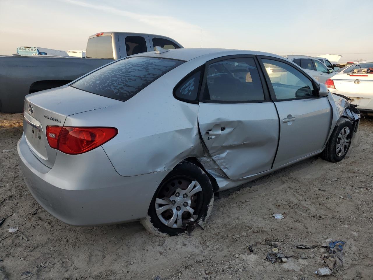2010 Hyundai Elantra - Image 3