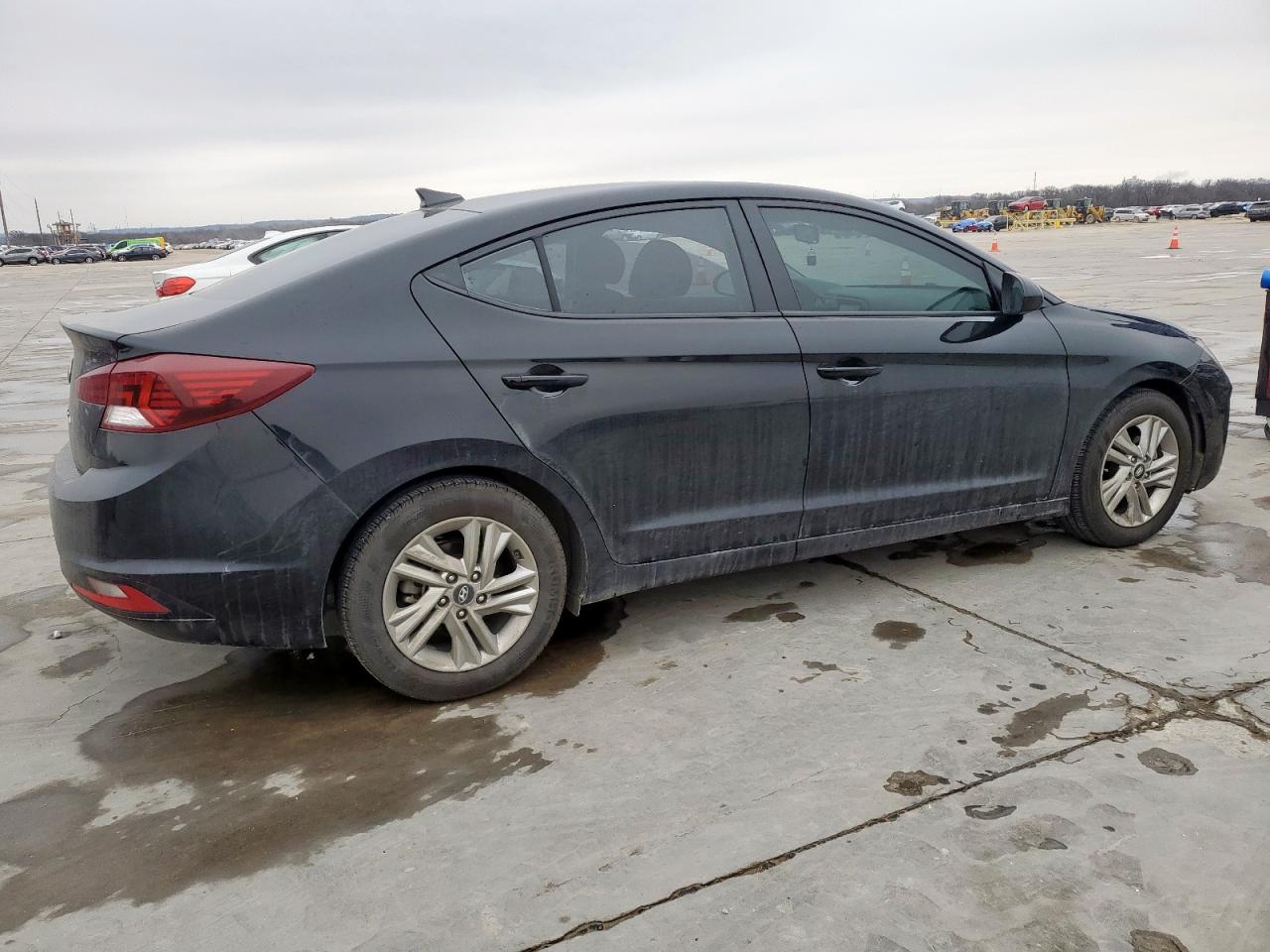 2019 Hyundai Elantra - Image 3
