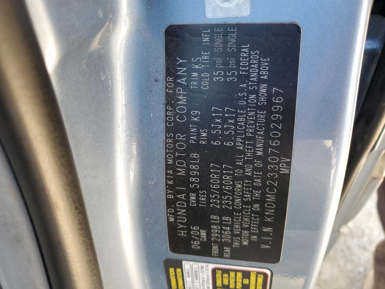 2007 Hyundai Entourage - Image 13