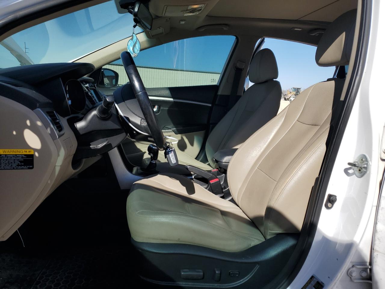 2014 Hyundai Elantra - Image 7