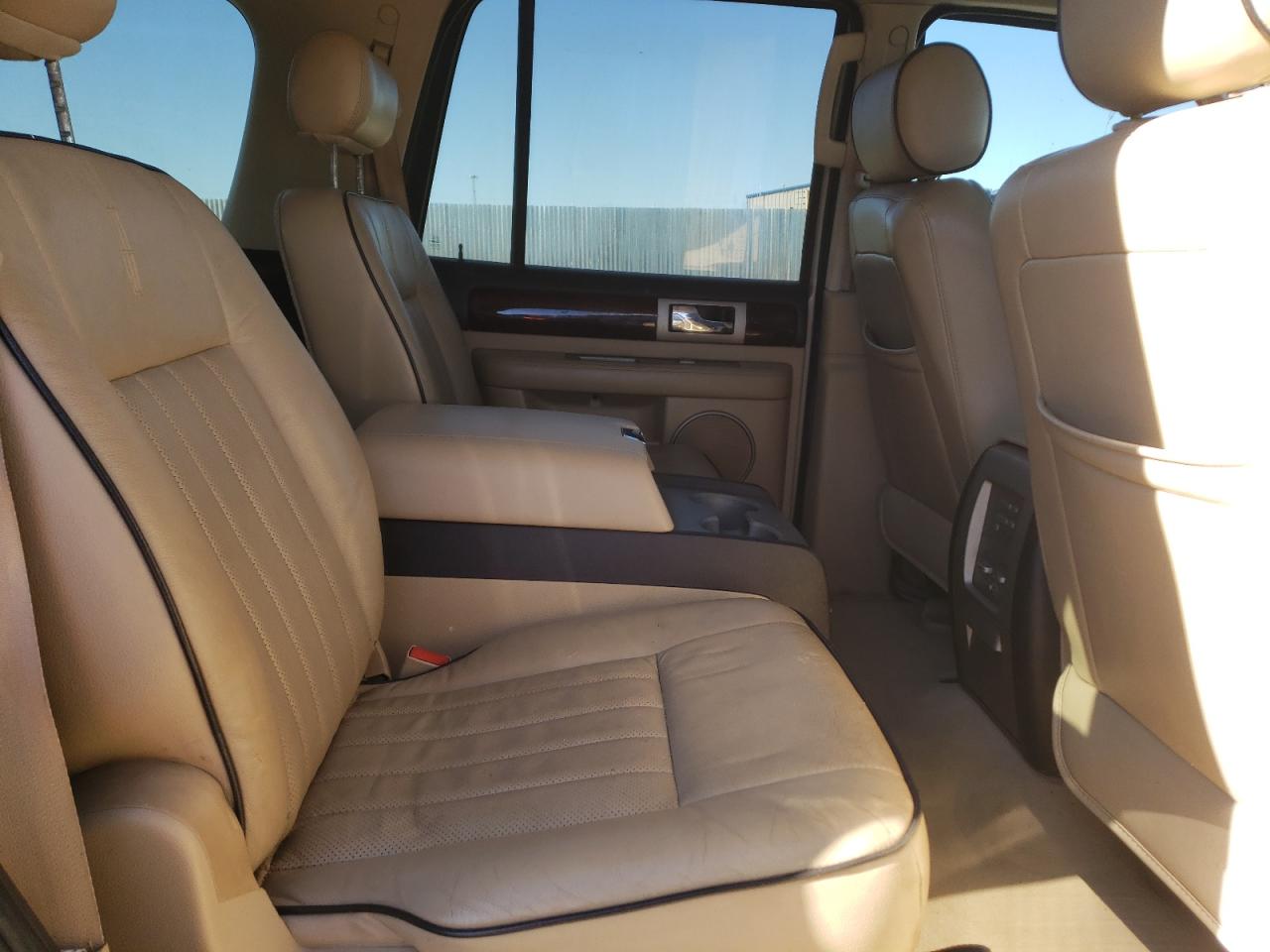 2006 Lincoln Navigator - Image 11