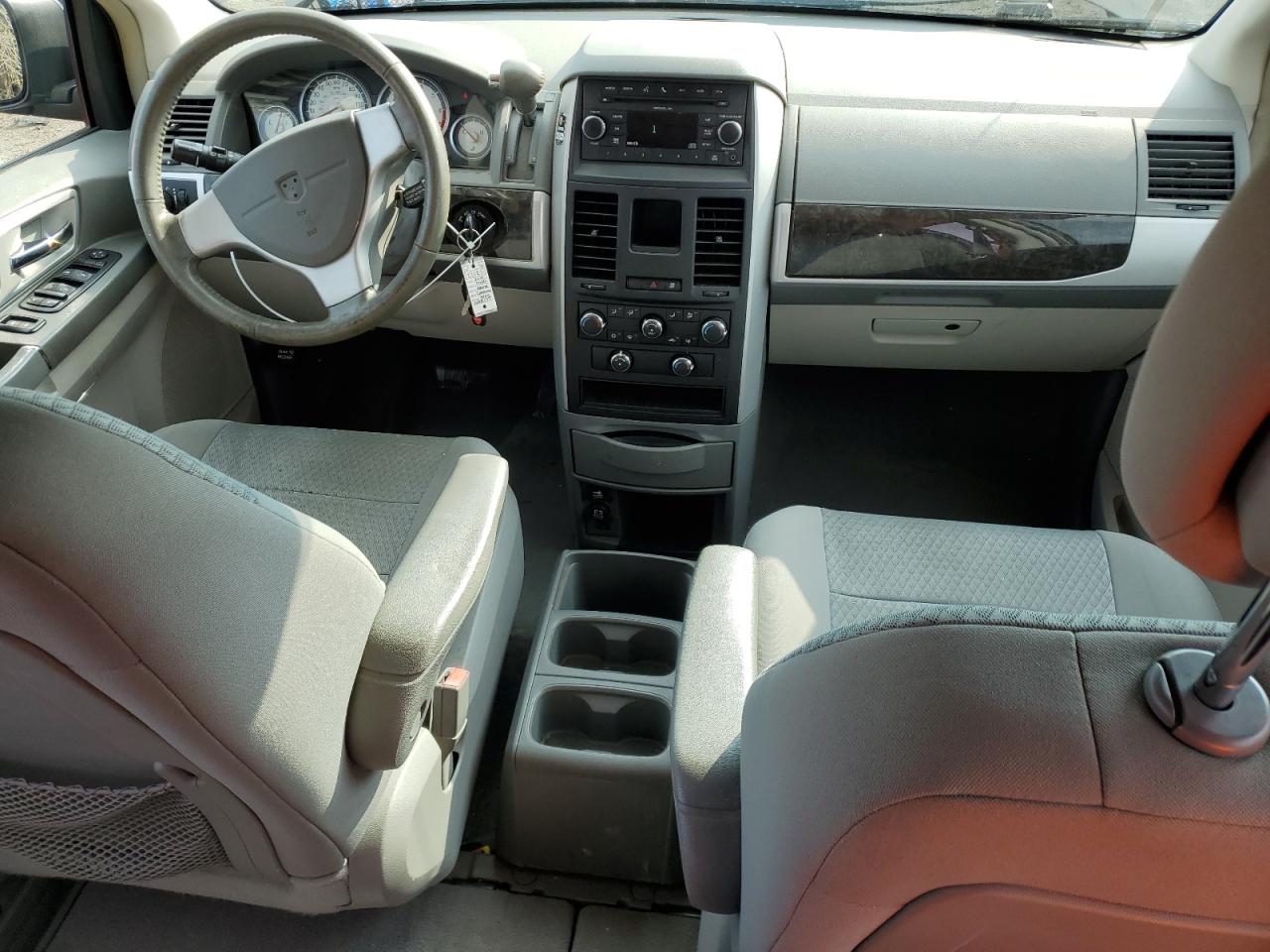 2010 Dodge Caravan - Image 8