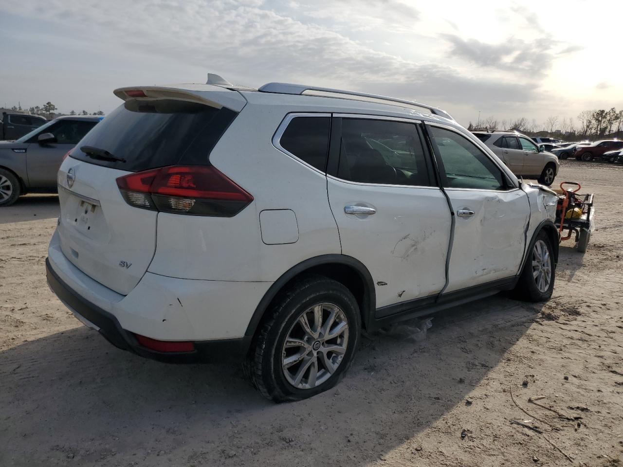 2018 Nissan Rogue - Image 3