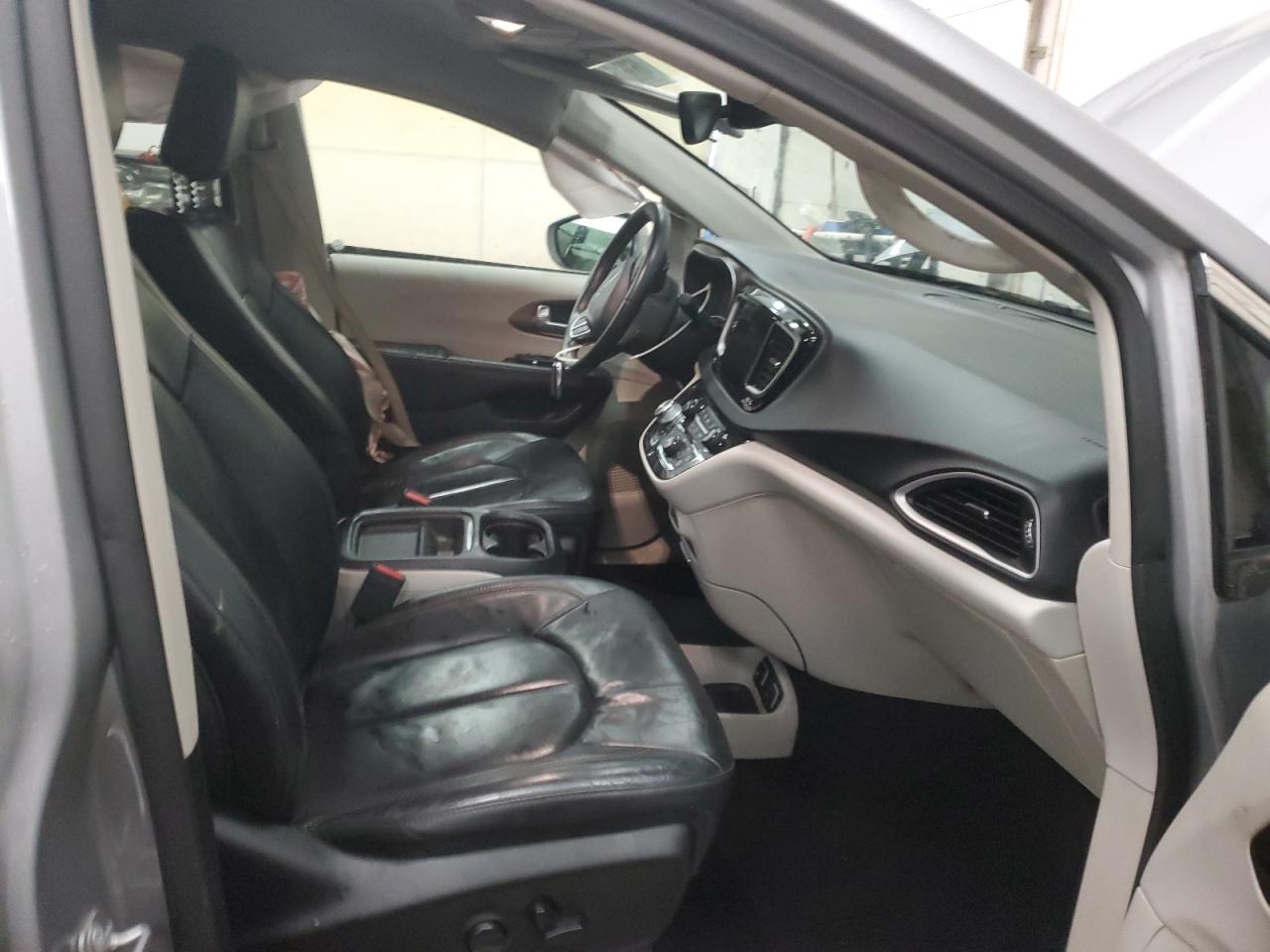 2018 Chrysler Pacifica - Image 7