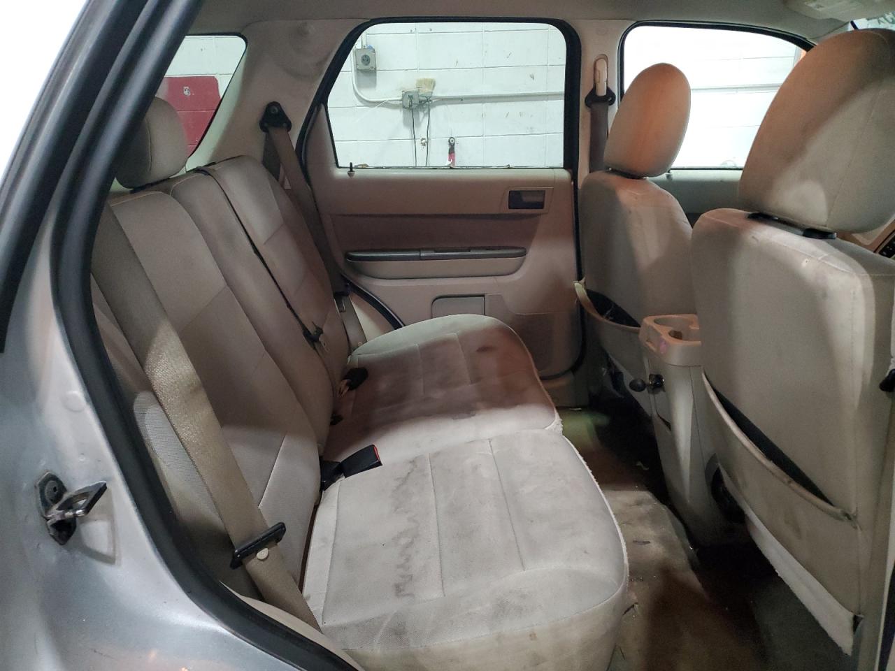 2010 Ford Escape - Image 11