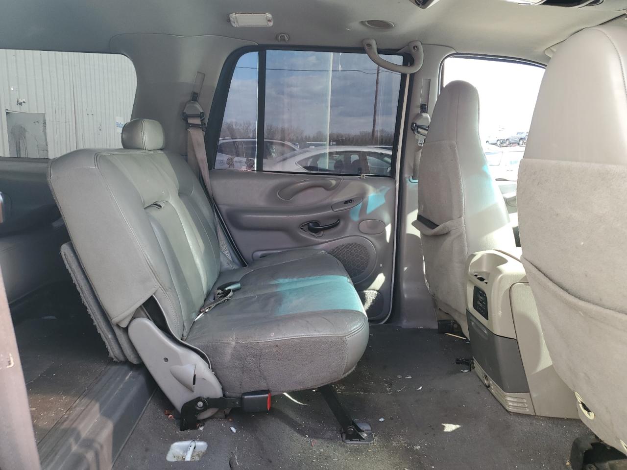 2000 Ford Expedition - Image 11