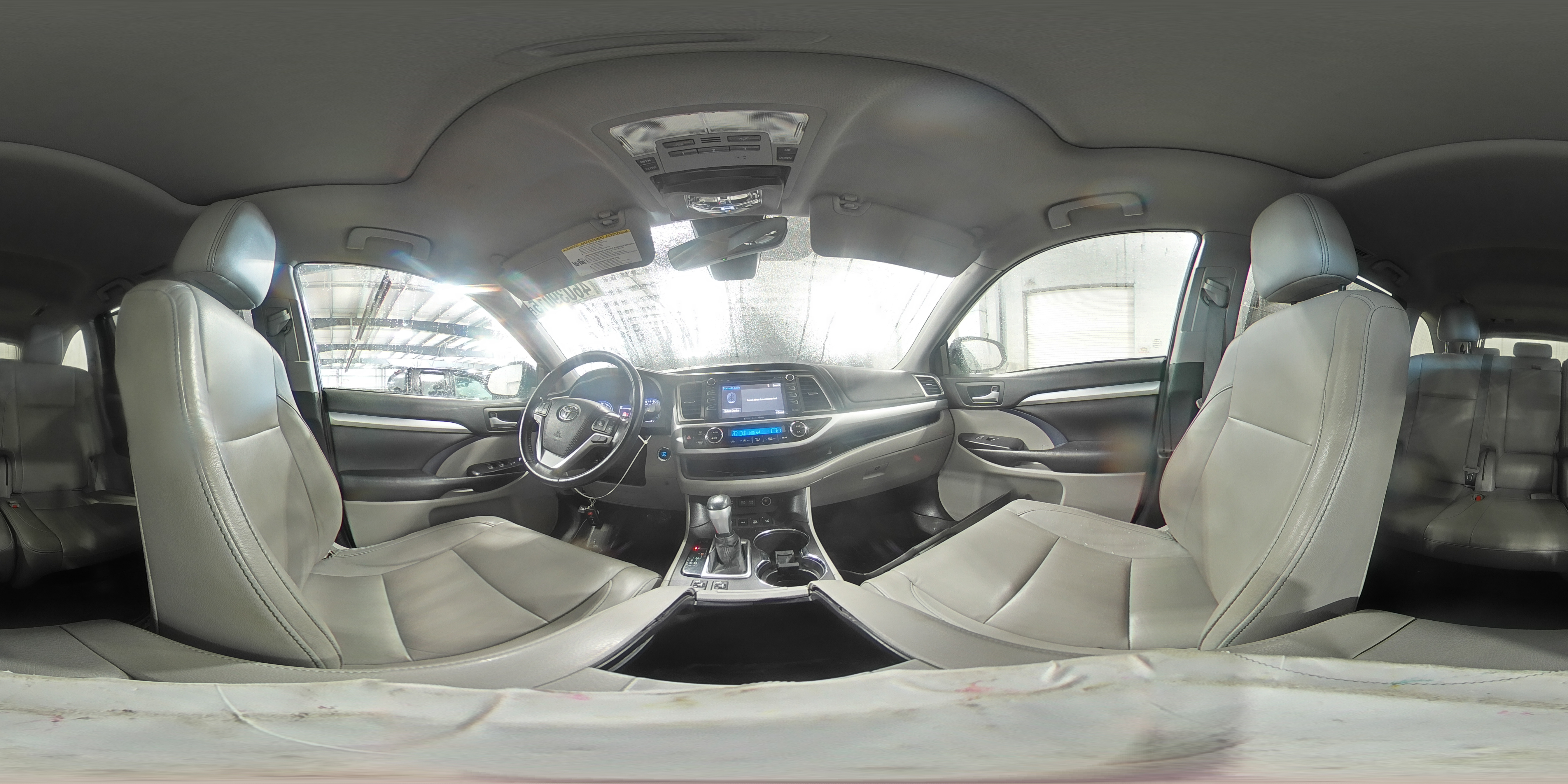 2017 Toyota Highlander - Image 16