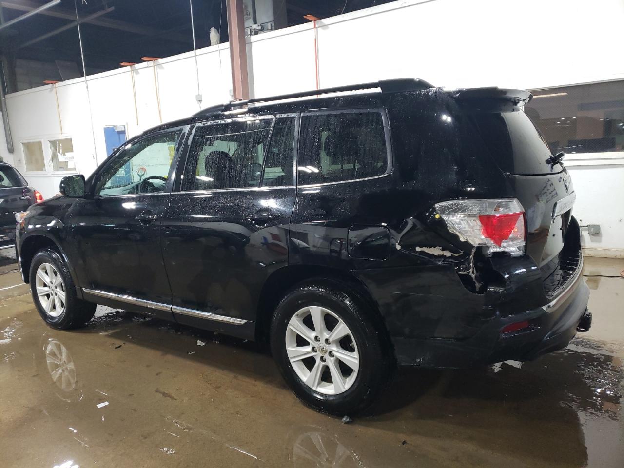 2013 Toyota Highlander - Image 2