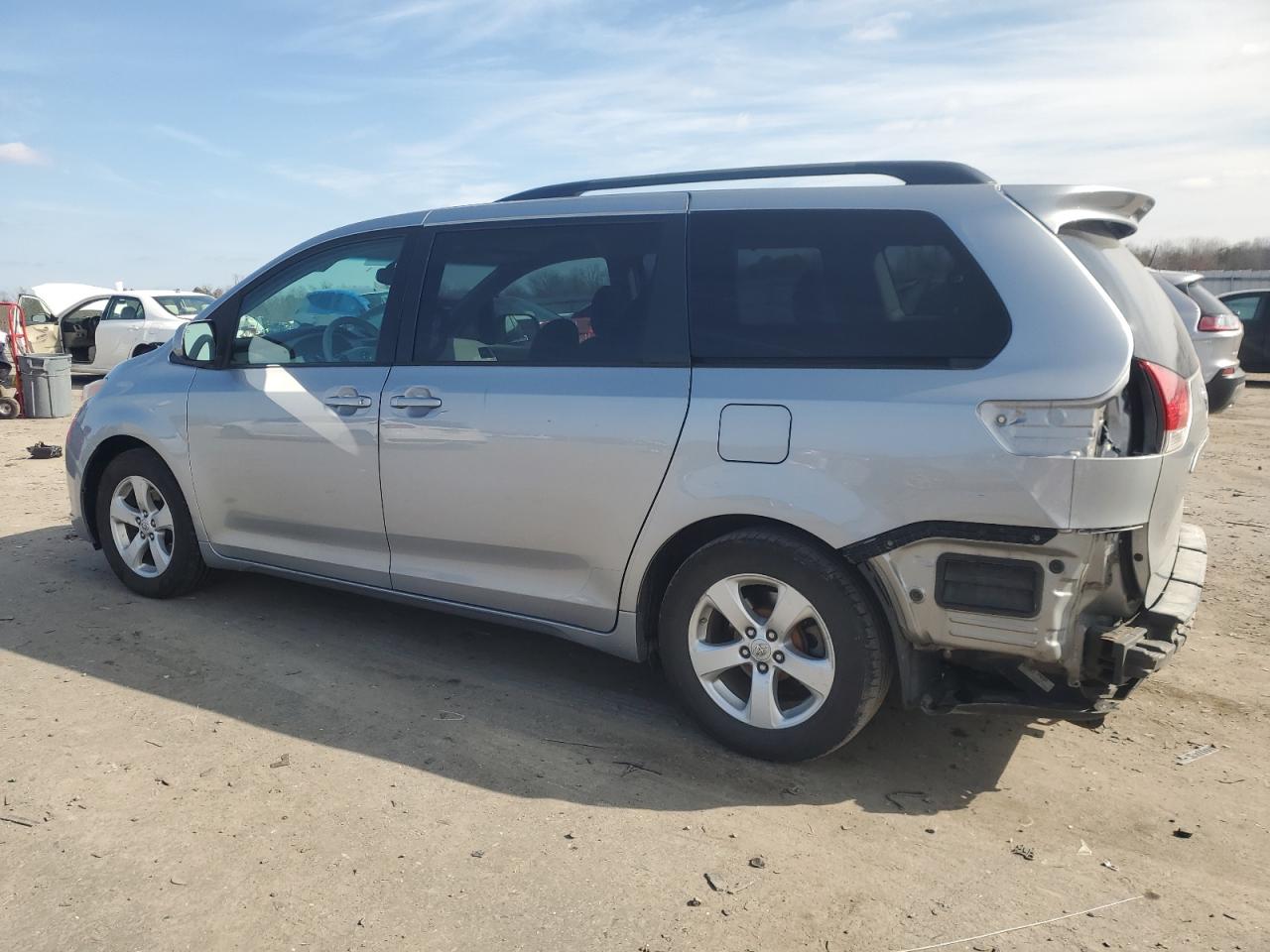 2011 Toyota Sienna - Image 2