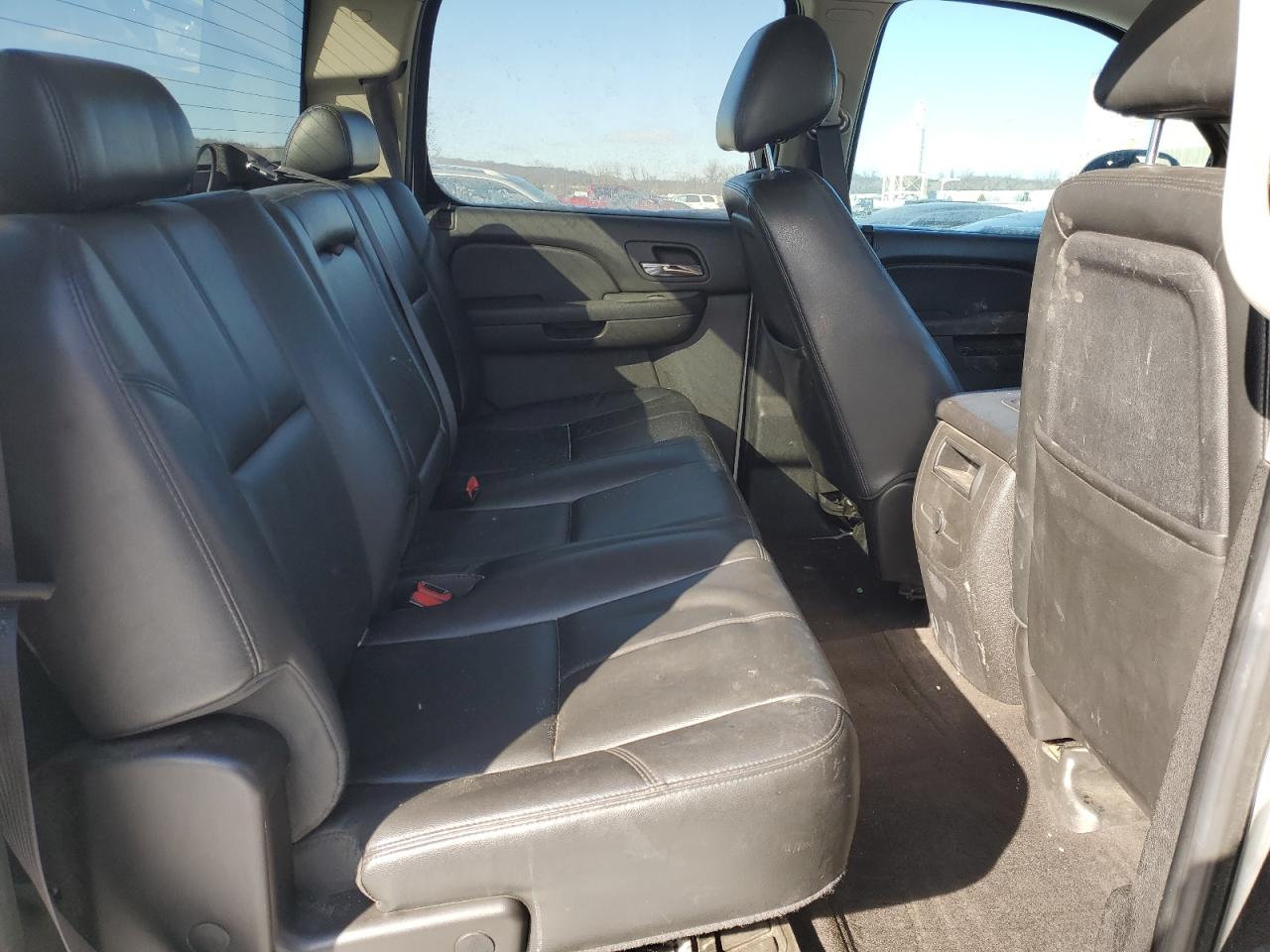 2012 Chevrolet Silverado - Image 11