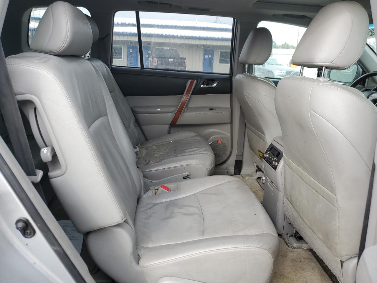 2010 Toyota Highlander - Image 12