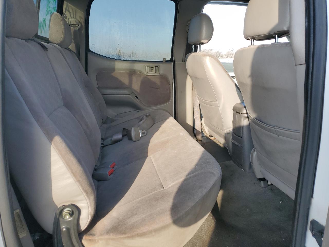 2004 Toyota Tacoma - Image 10