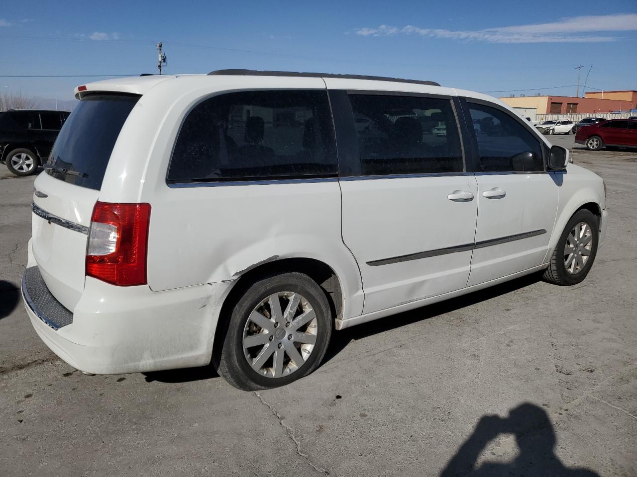 2015 Chrysler Town & Country - Image 3