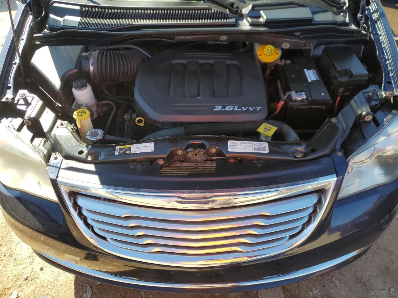 2016 Chrysler Town & Country - Image 12