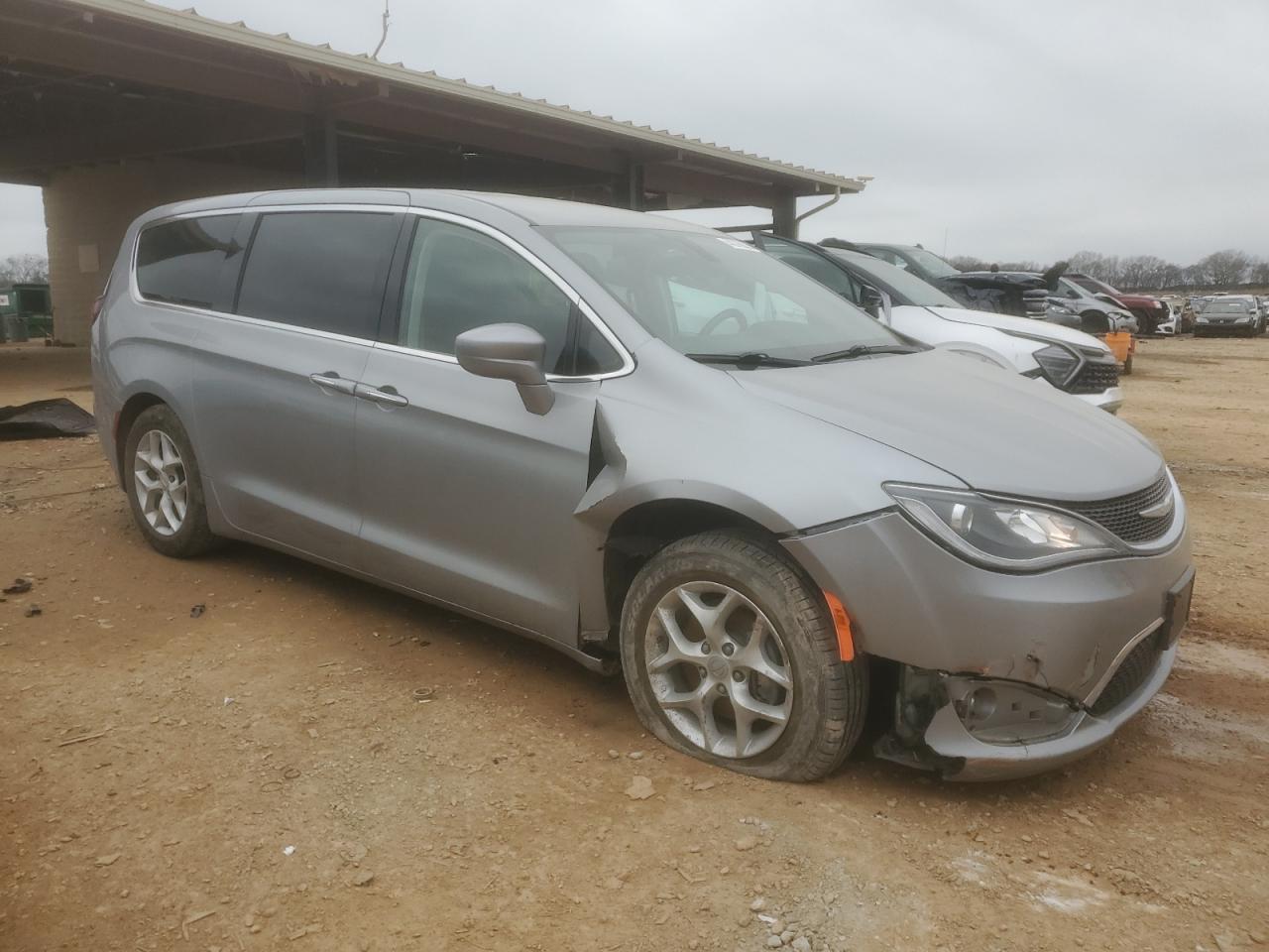 2018 Chrysler Pacifica - Image 4