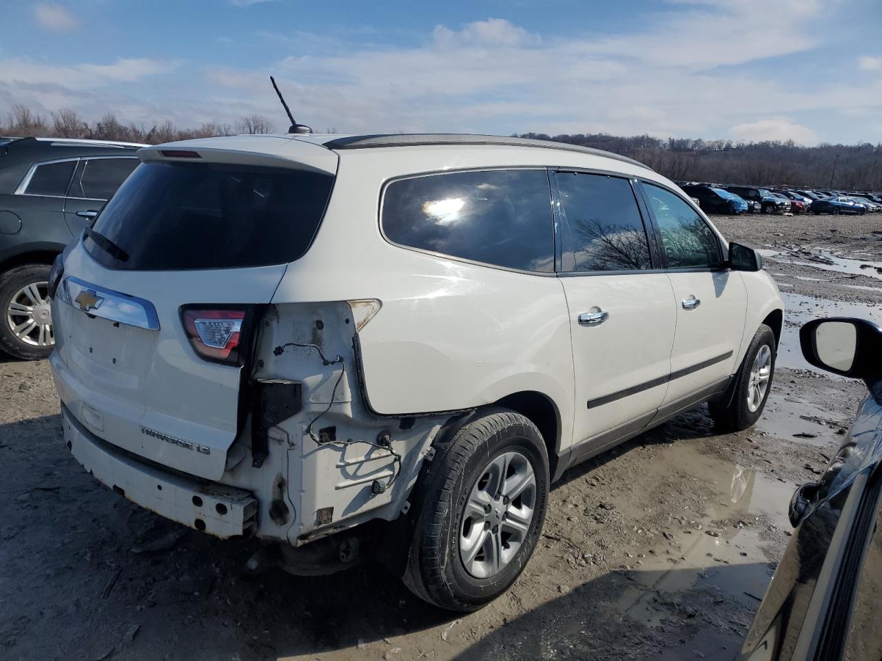 2014 Chevrolet Traverse - Image 3