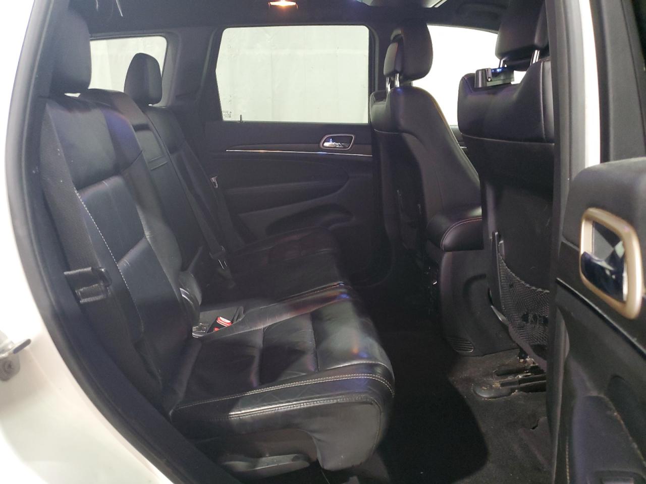 2015 Jeep Grand Cherokee - Image 11