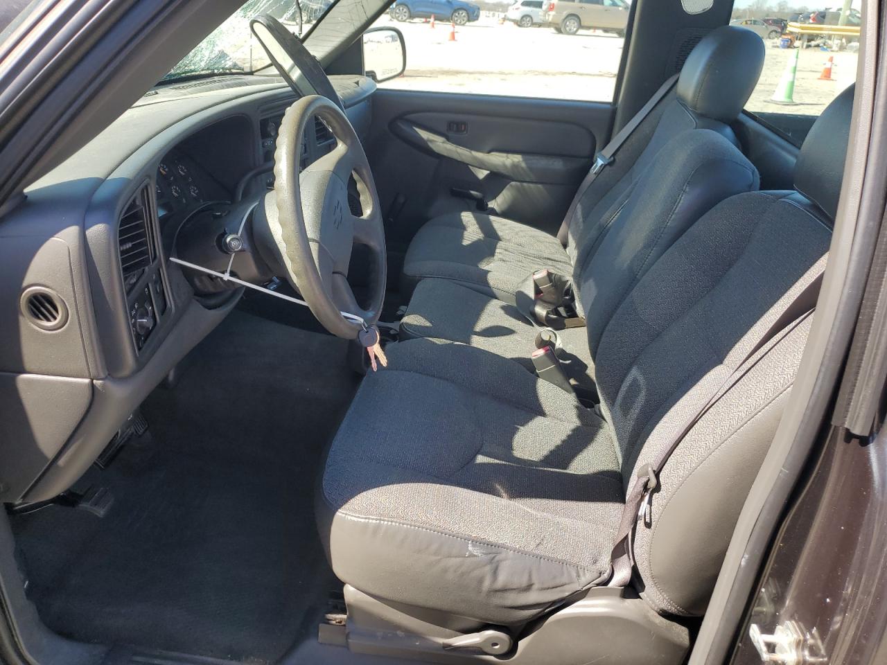 2004 Chevrolet Silverado - Image 7