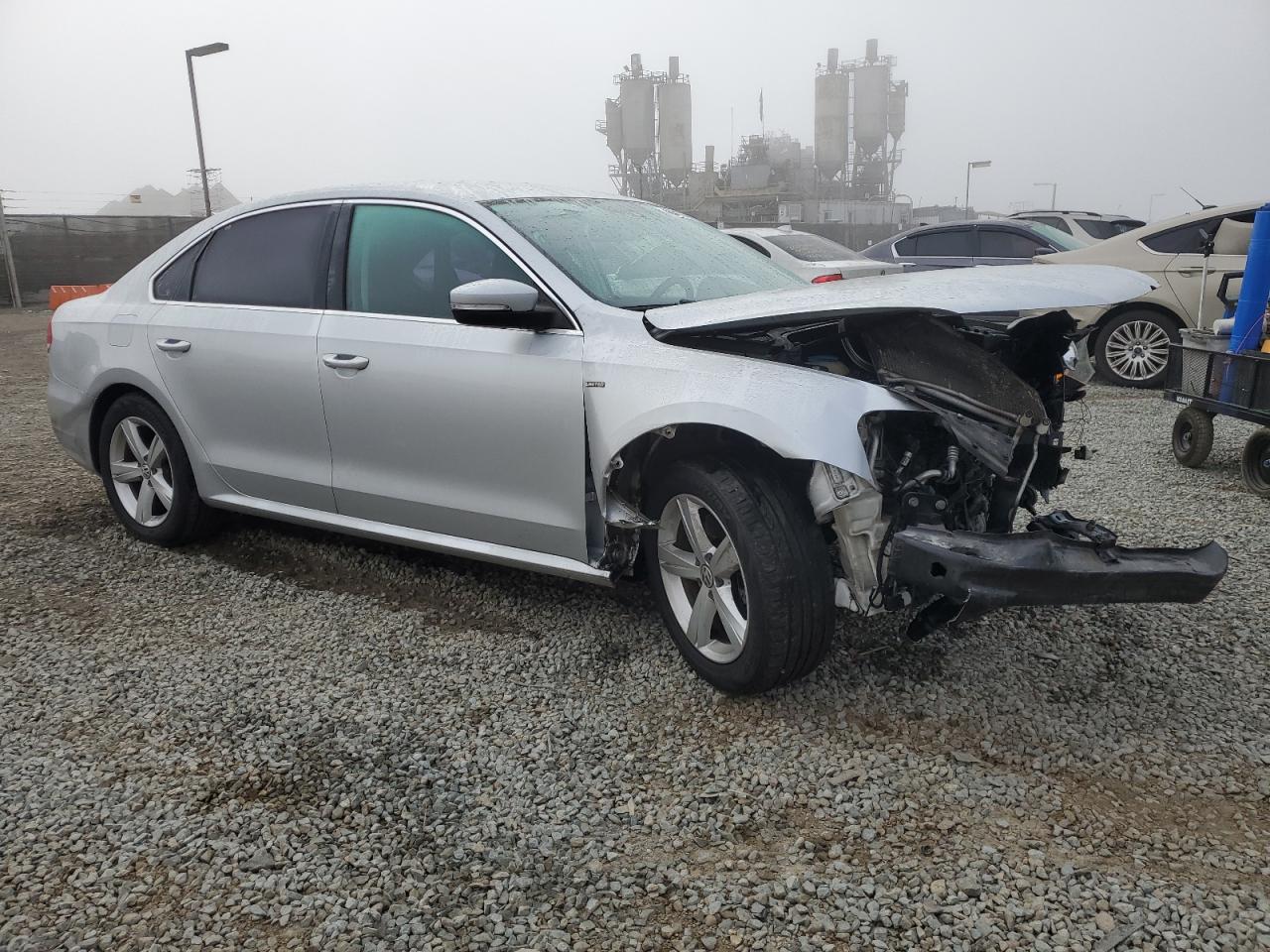 2015 Volkswagen Passat - Image 4