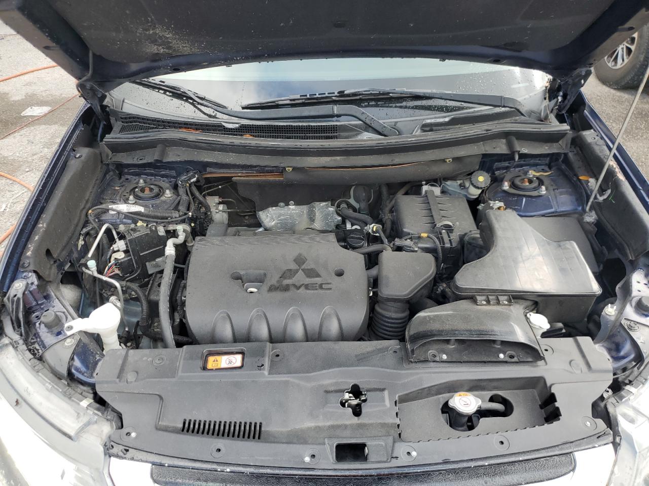 2017 Mitsubishi Outlander - Image 12