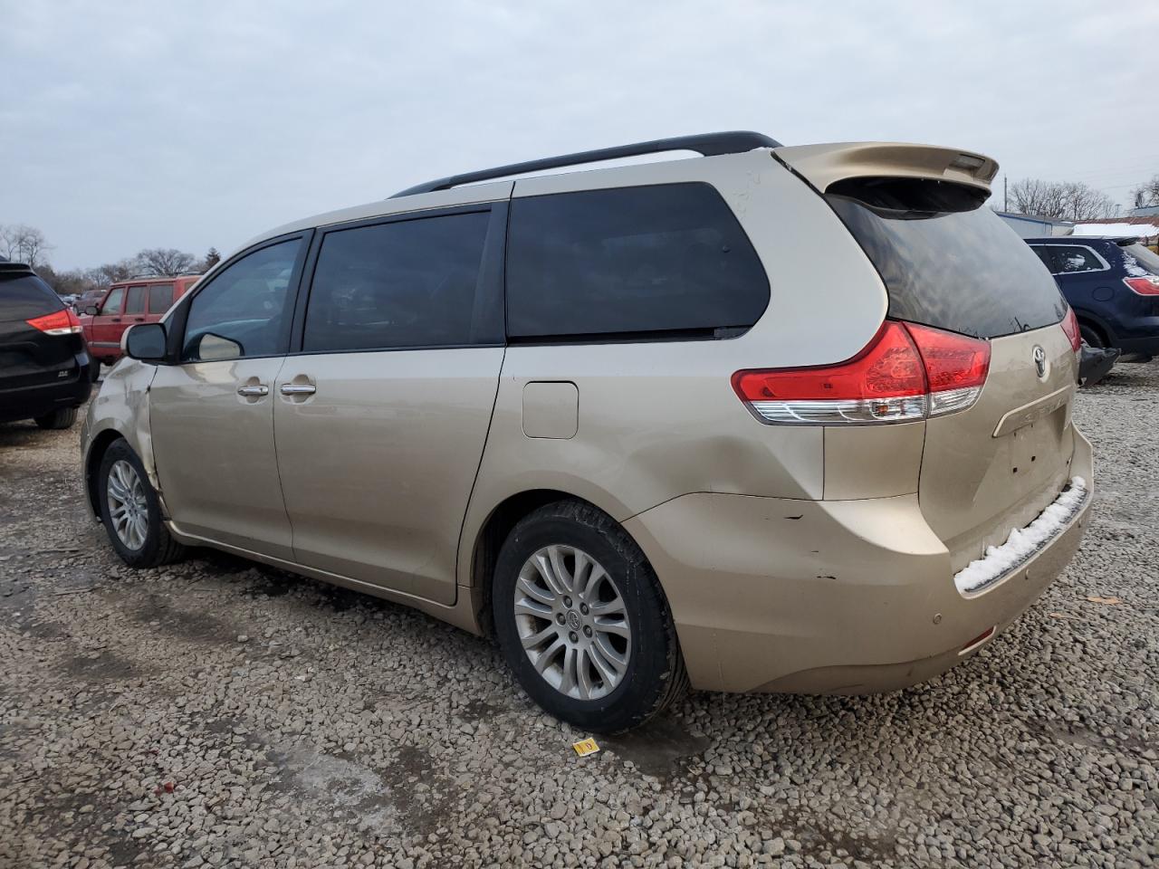 2014 Toyota Sienna - Image 2