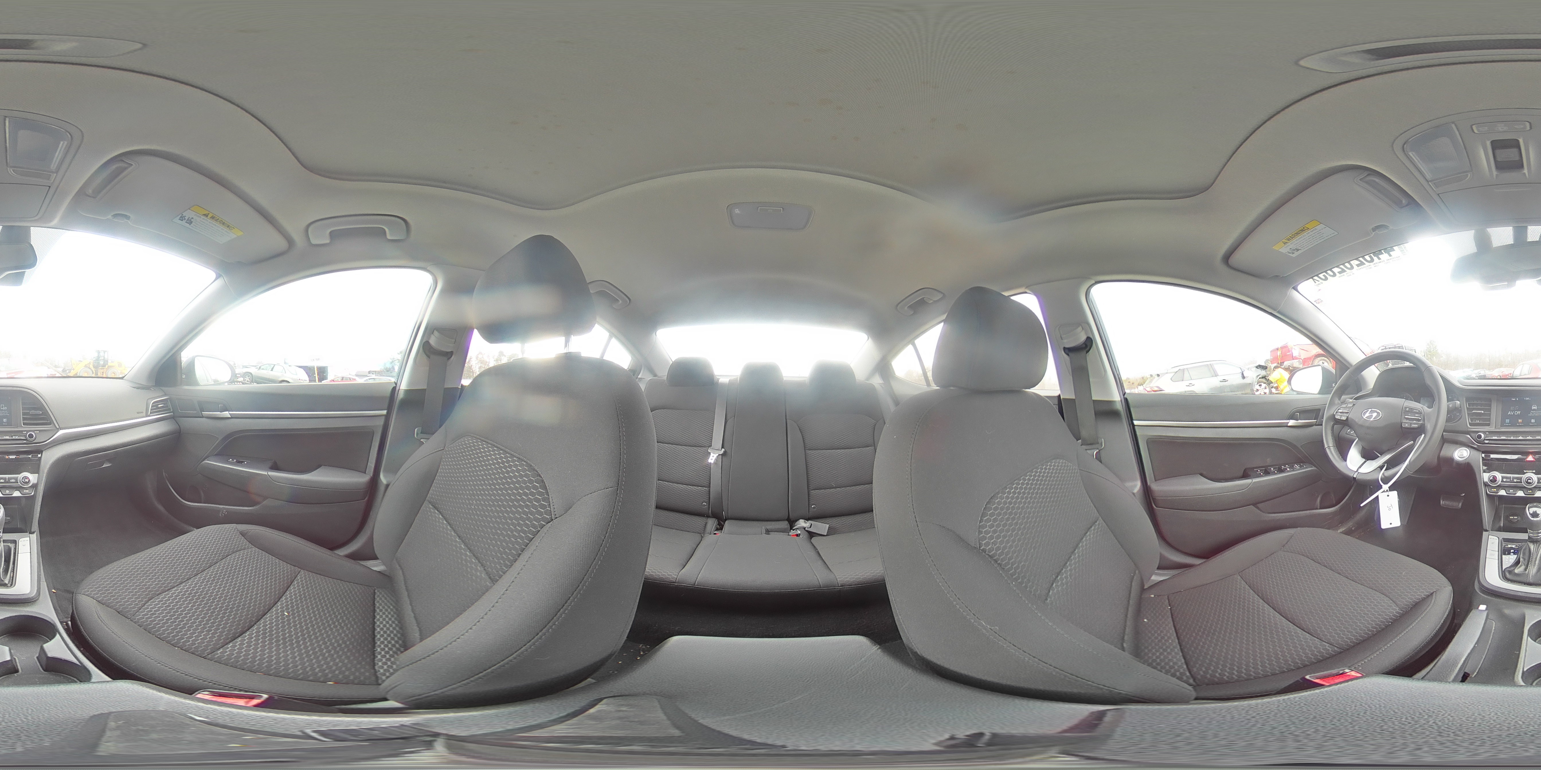 2020 Hyundai Elantra - Image 13