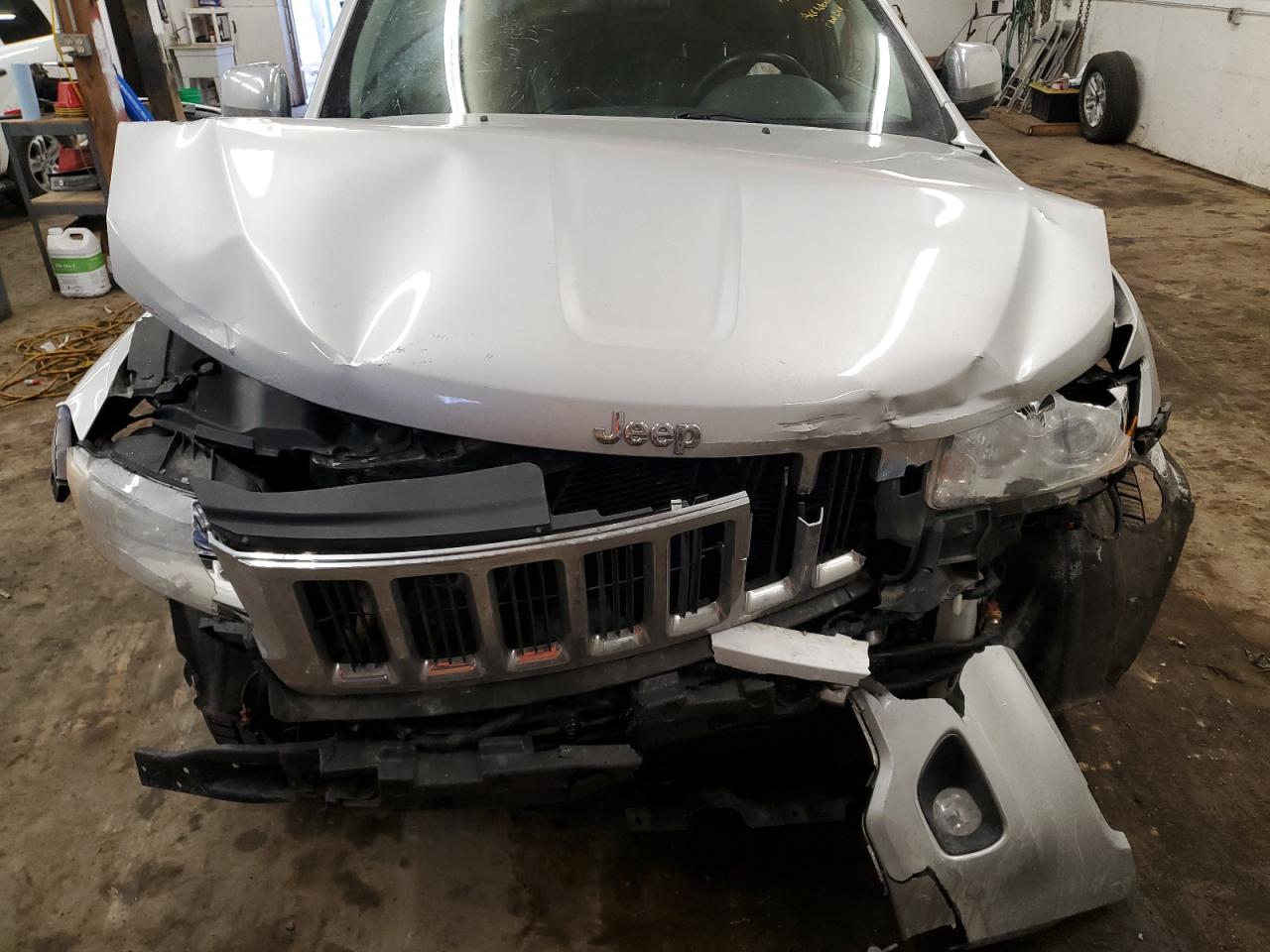 2011 Jeep Grand Cherokee - Image 12