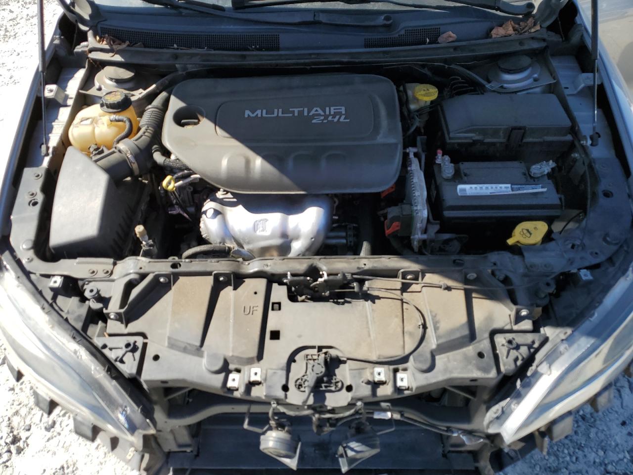 2016 Chrysler 200 - Image 11