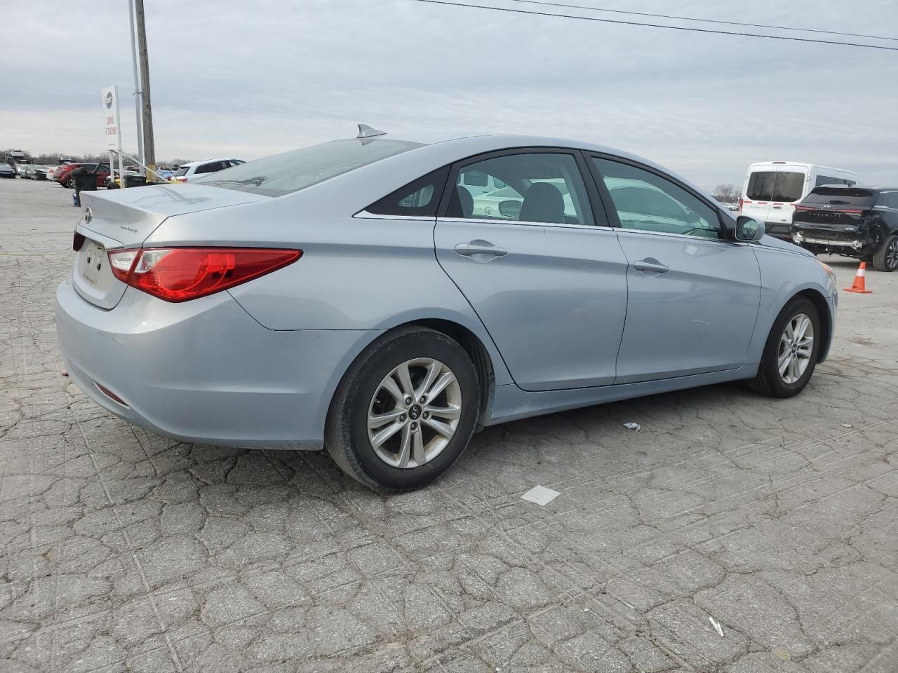2013 Hyundai Sonata - Image 3