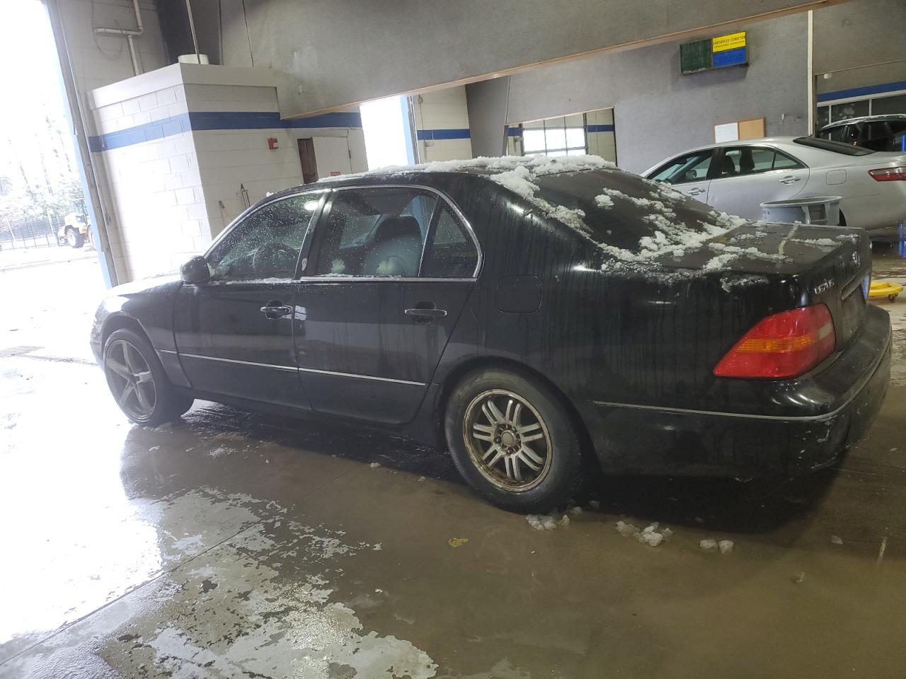 2003 Lexus LS - Image 2