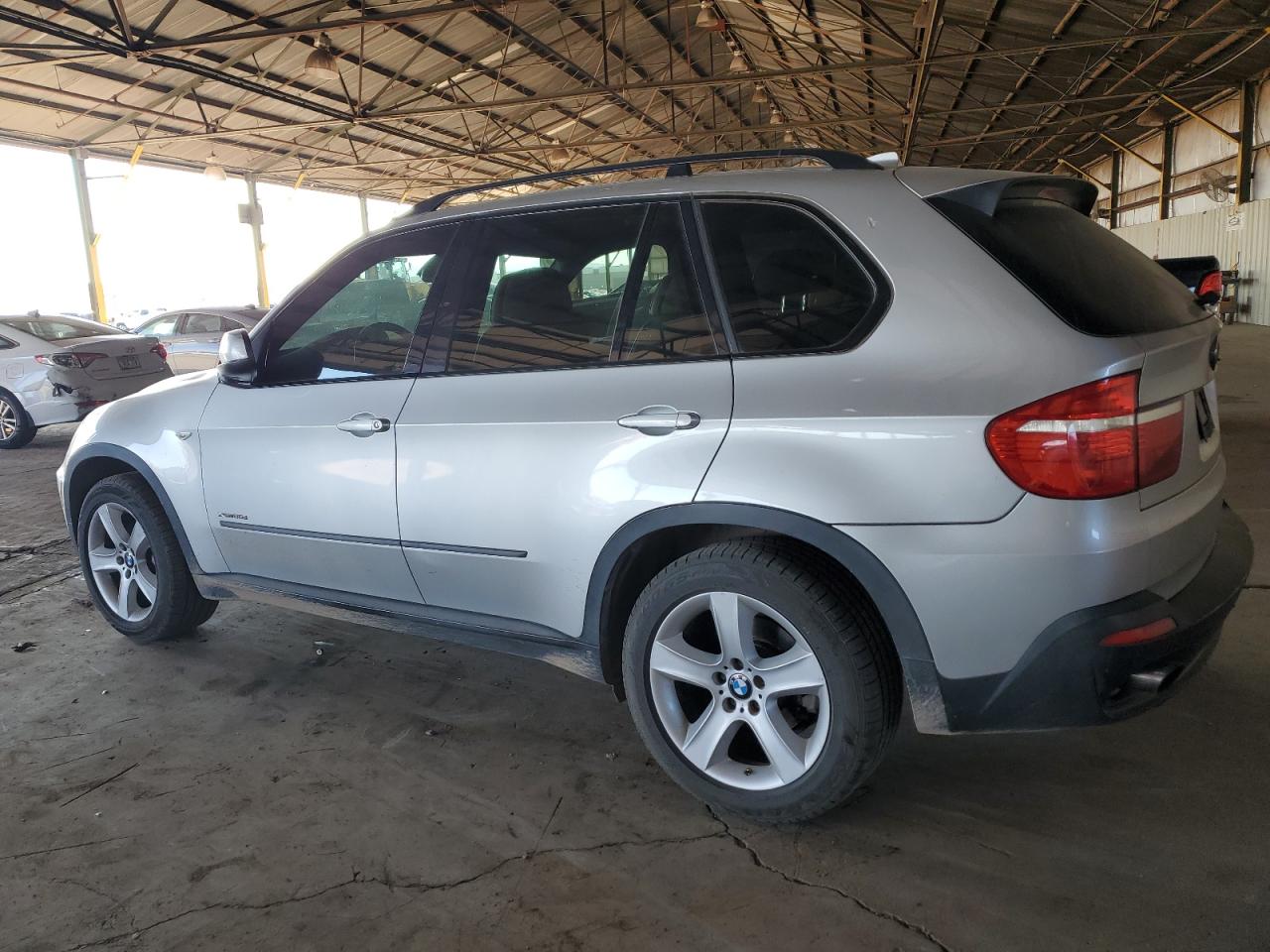 2010 BMW X5 - Image 2
