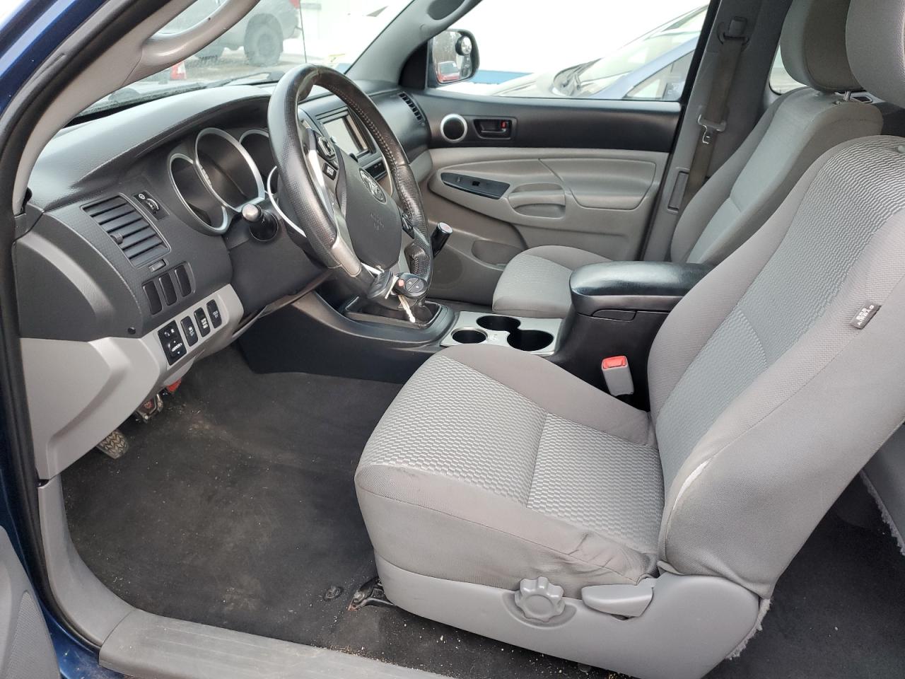 2015 Toyota Tacoma - Image 7