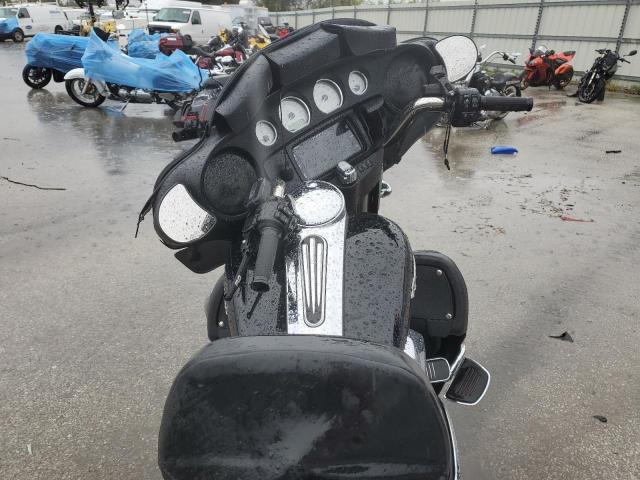  HARLEY-DAVIDSON FL 2016 Черный
