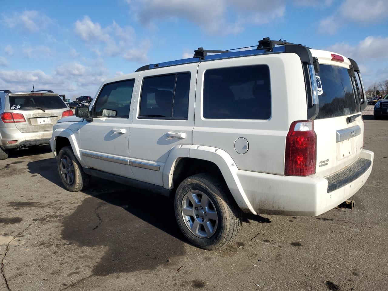 2007 Jeep Commander - Image 2